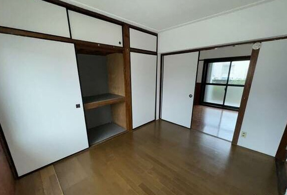 津川アパートの内装