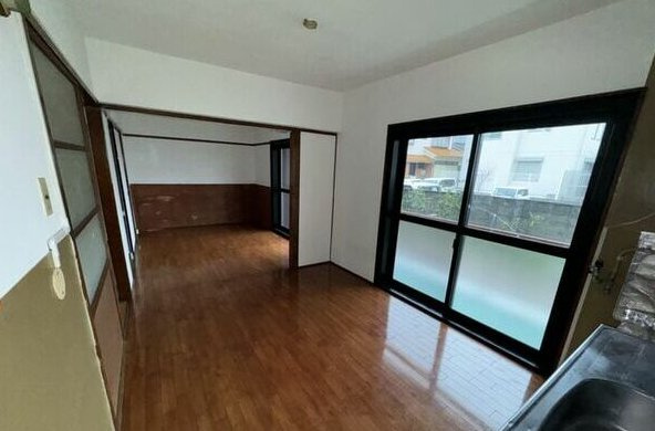 津川アパートの居間・リビング