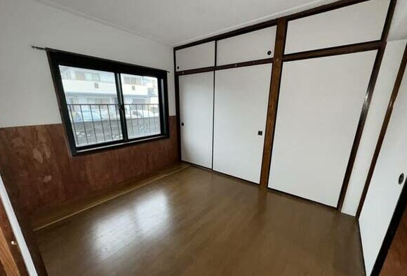 津川アパートの洋室