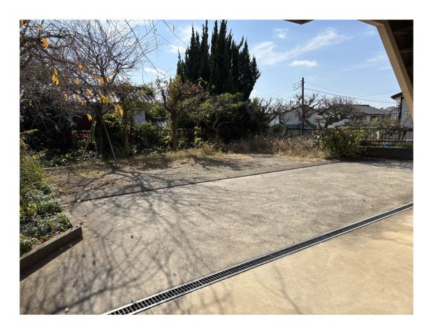 ニイジマ事務所の駐車場