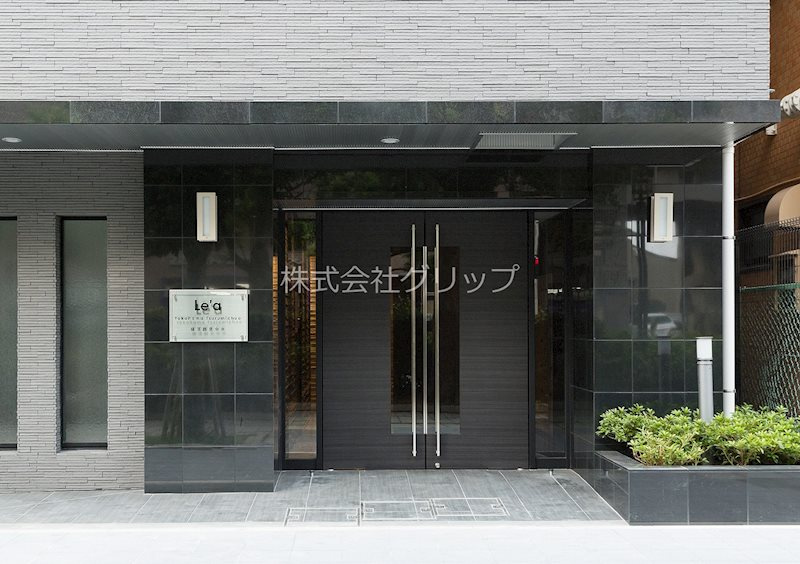 Le'a横濱鶴見中央のエントランス
