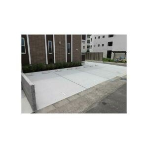 フォレストメゾン如意 A棟の駐車場