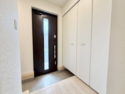 【玄関】 | 神栖市知手5号棟 | 即日のご見学も可能です。お気軽に0476-37-3888までお問合せ下さい。
