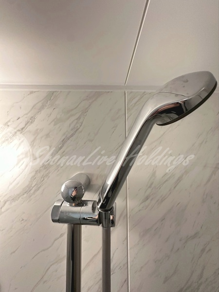 平塚市桃浜町のアパートの浴室|同施工物件