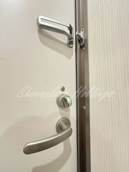 平塚市桃浜町のアパートの玄関|同施工物件