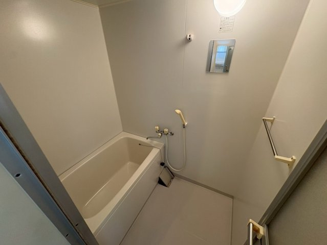 ビラ御影の浴室