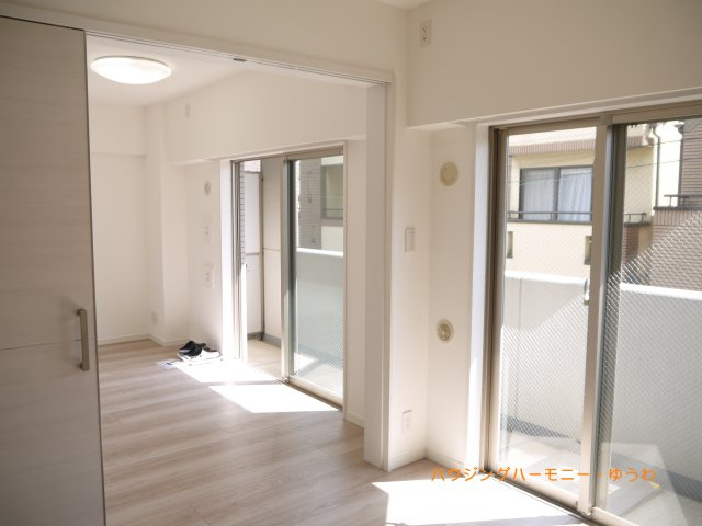 【キッチン】 | 日神デュオステージ王子 | バルコニーに対してワイドスパンのダイニングとなっていますので、常に陽が入ってくる空間です！