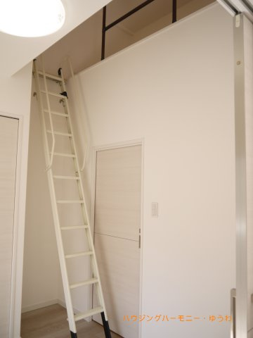 【その他】 | 日神デュオステージ王子 | ロフトに上がる梯子階段です。