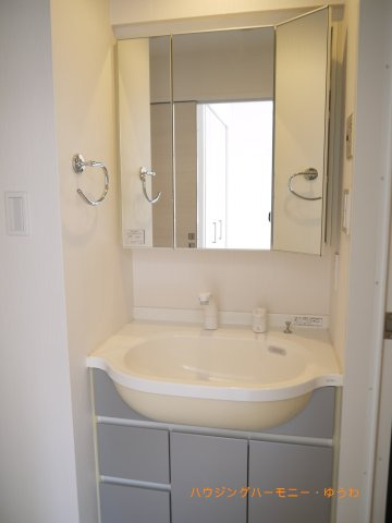 【独立洗面台】 | 日神デュオステージ王子 | ご家族の1日が始まり、1日の終わりを締めくくる洗面空間。