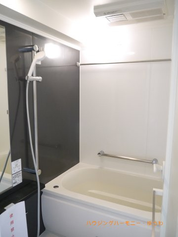 【浴室】 | 日神デュオステージ王子 | 一日の疲れを癒すバスルームは、心地よいリラックスを叶える清潔感溢れる美しい空間です。