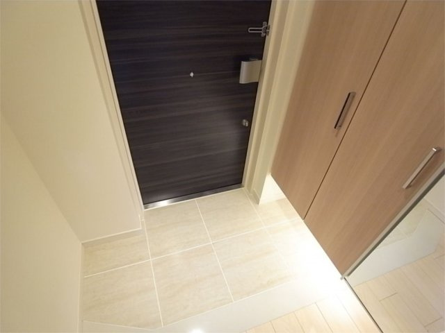 ワコーレ神戸三宮マスターズレジデンスの玄関