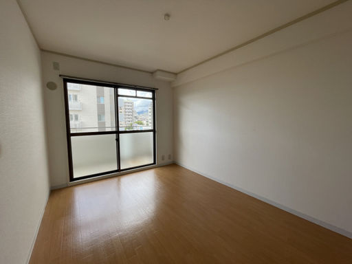 信和マンションの居間・リビング