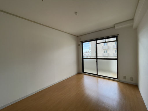 信和マンションの居間・リビング