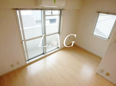 【居間・リビング】 | サカエフラット元住吉 | 洋室のお部屋です。