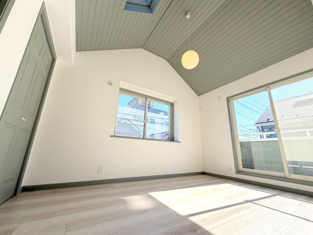 昭島市郷地町３丁目　リフォーム戸建の洋室
