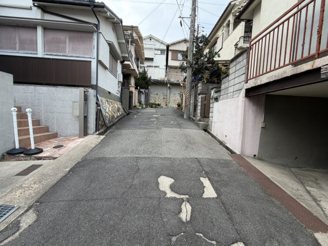 神戸市垂水区塩屋町8丁目の前面道路含む現地写真