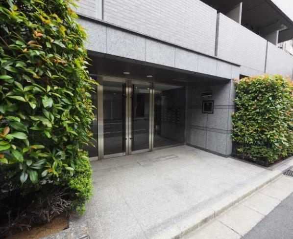 ルーブル小石川弐番館のエントランス