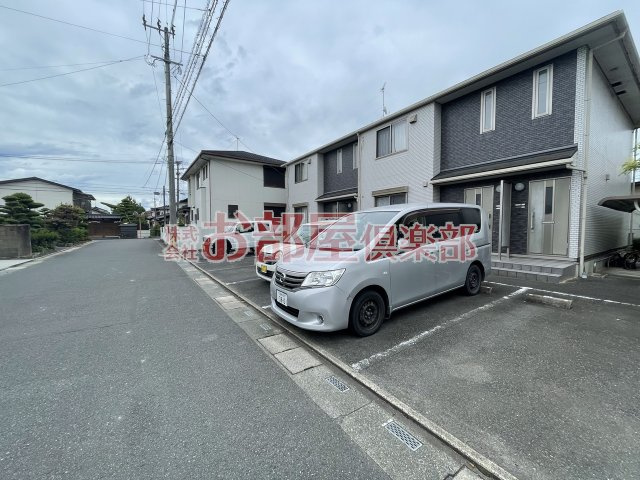 ルーチェ善導寺　B棟の駐車場|車をお持ちの方に嬉しい駐車場付きの物件です
