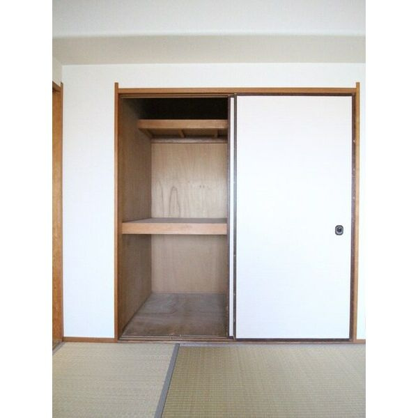 本多ハイツ長門石の収納