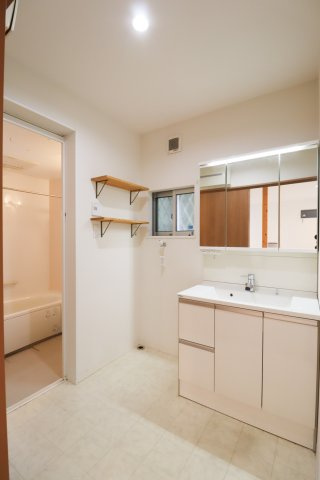 宇治琵琶の独立洗面台