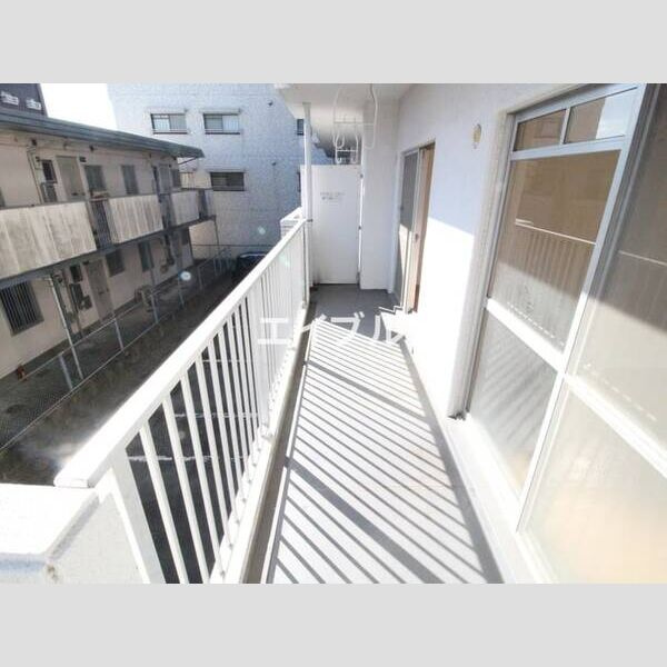 本多ハイツ長門石のバルコニー