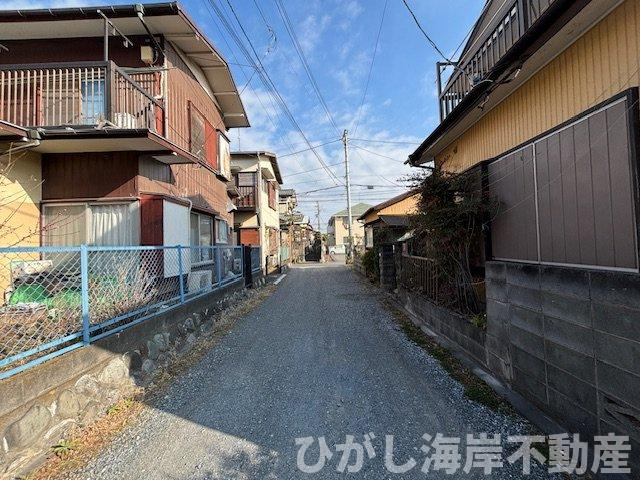 茅ヶ崎市旭が丘　売地の前面道路含む現地写真