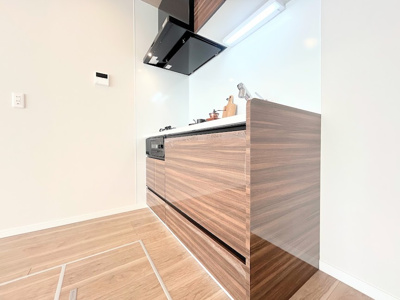 【キッチン】 | ライオンズマンション大倉山第10 | ◆長い時間滞在するキッチンだからこそ、食事の準備を楽しい時間に、忙しい時でもスムーズに無駄なく作業できる、お手入れも簡単にできるなど、毎日を楽しくするキッチンスペースに仕上げました。