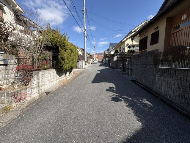 菖蒲が丘1丁目上物付土地の前面道路含む現地写真