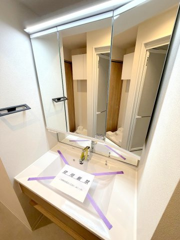 メゾンエクレーレ昭島  １階の独立洗面台