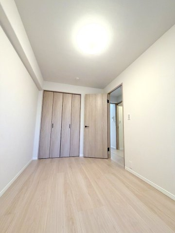 メゾンエクレーレ昭島  １階の洋室