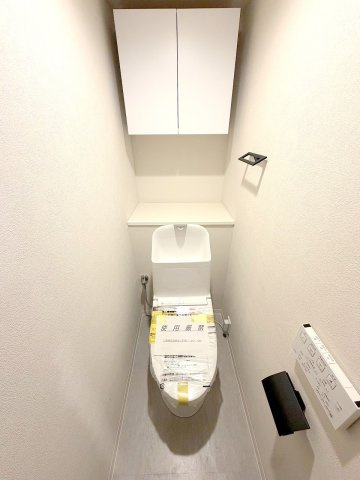 メゾンエクレーレ昭島  １階のトイレ