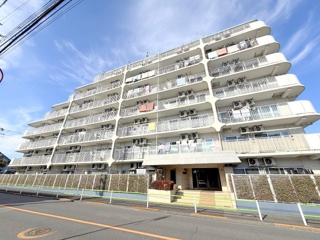 メゾンエクレーレ昭島  １階の外観