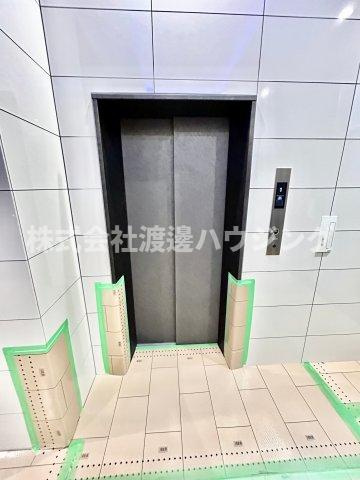 セレニテ江坂グランデのその他共用部分|エレベータ2基ございます。