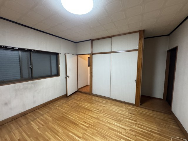 -三丁目不動産-　寄居町富田の洋室