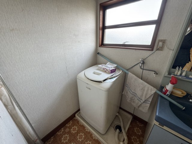 -三丁目不動産-　深谷市岡の洗面所