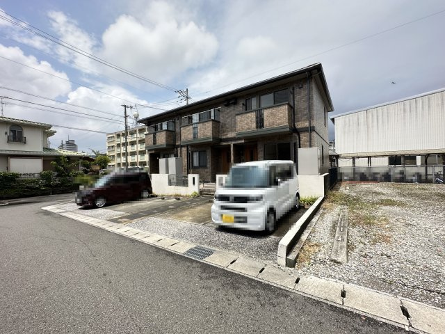 Ａｍｂｅｎｔｅ Ｂｕｅｎｏ C棟の駐車場