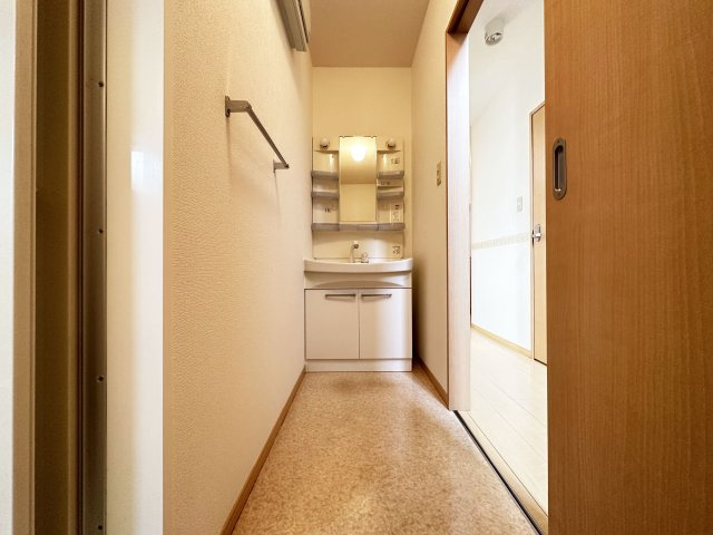 Ａｍｂｅｎｔｅ Ｂｕｅｎｏ C棟の独立洗面台