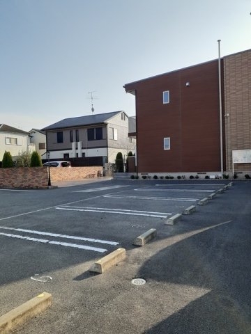 ラ・ロマネの駐車場|駐車場があるので、車を買う予定の方も安心です