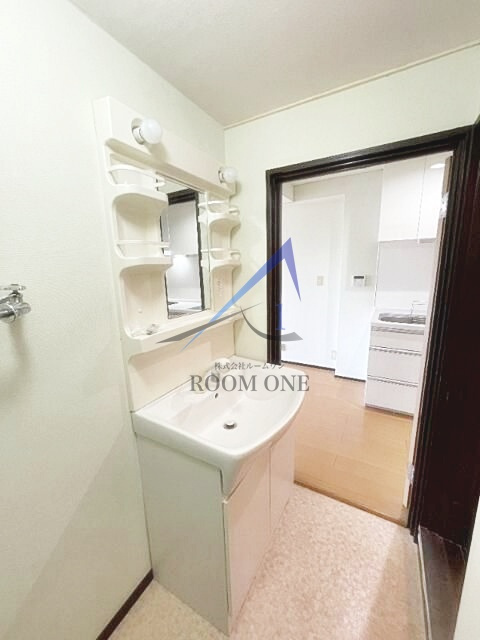 秀和大岡山レジデンスの洗面所|独立洗面台です。