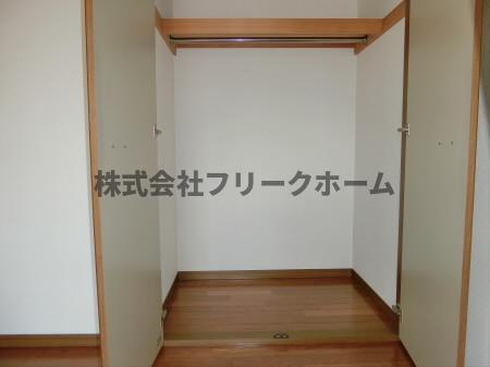 三鷹市牟礼４丁目のアパートの収納