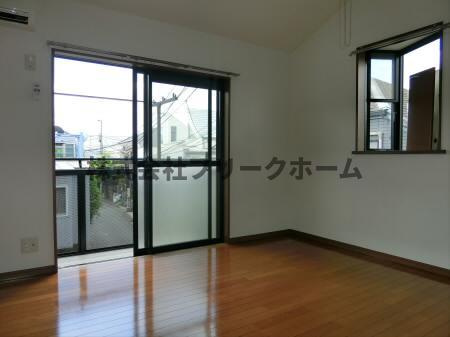 三鷹市牟礼４丁目のアパートの居間・リビング