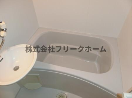 三鷹市牟礼４丁目のアパートの浴室