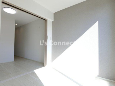 【内装】 | ルミナ旭ヶ丘 | アクセントクロス仕様の洋室です。