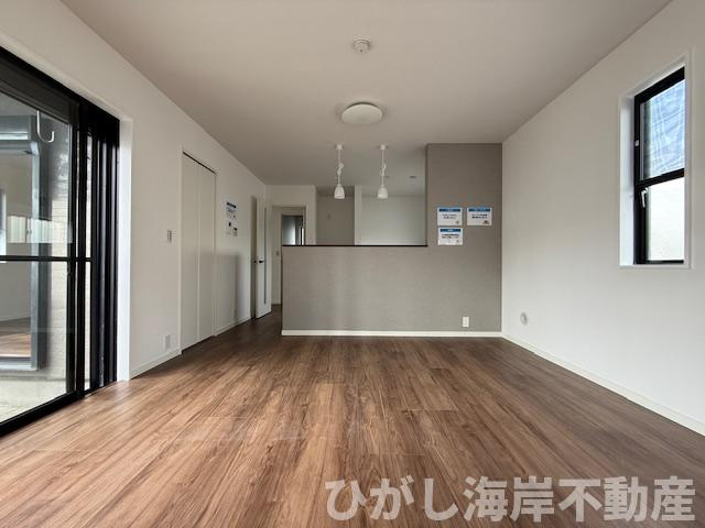 平塚市田村５丁目　中古戸建のダイニング|新規リフォーム完了！　14.5帖　LDK