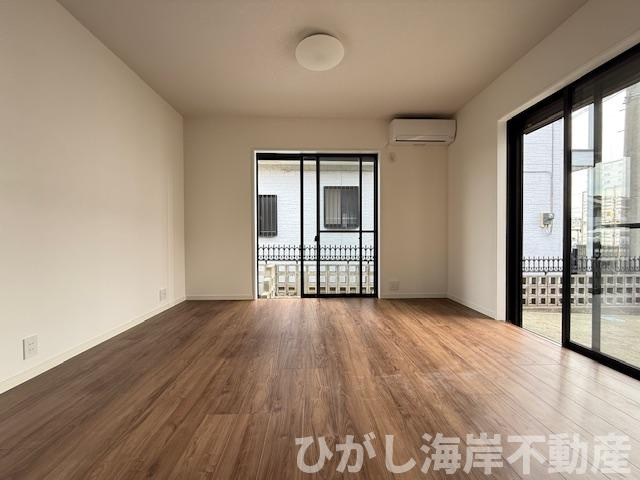 平塚市田村５丁目　中古戸建の居間・リビング|新規リフォーム完了！　14.5帖　LDK