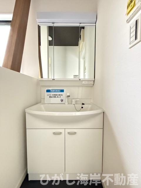 平塚市田村５丁目　中古戸建の独立洗面台|新規リフォーム完了！　三面鏡化粧台