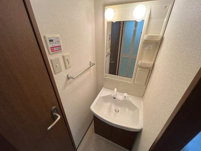 ピアチェーレの洗面所|洗髪洗面化粧台