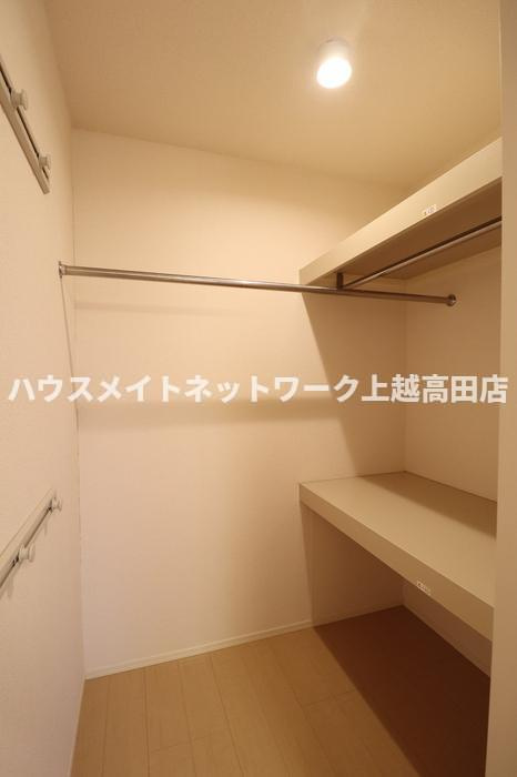 ソルフェージュの収納|ウォークインクローゼット（参考106室内写真・現況優先）