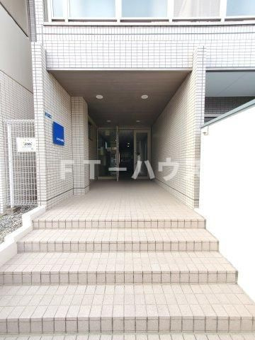 ネクサス実籾のエントランス