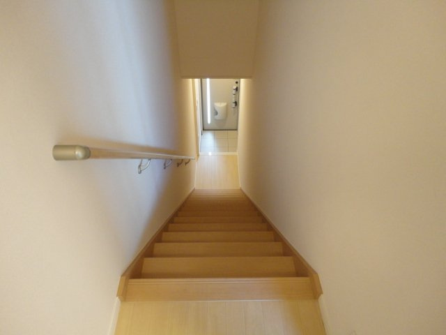 プティクール湊の内装|階段